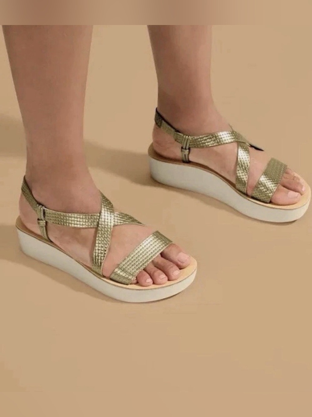NEW OluKai Onohi Strappy Sandal White Bubbly Sand Gold NWT $130 Size 9